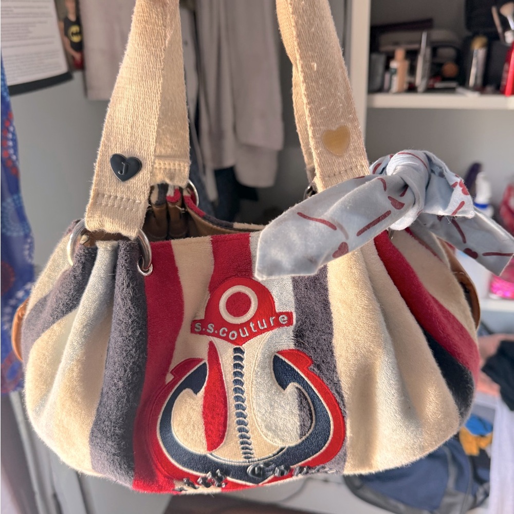 Vintage Juicy Couture hand bag.